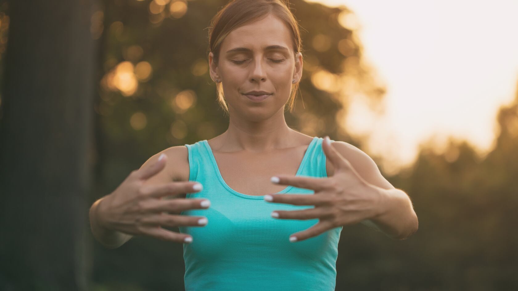Estas disciplinas orientales combinan respiración, concentración y movimiento para mejorar salud física y emocional, según Harvard.