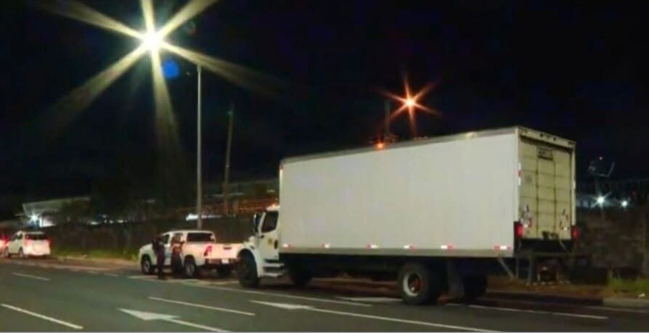 El camión apareció abandonado en Circunvalación Norte, en Tibás.