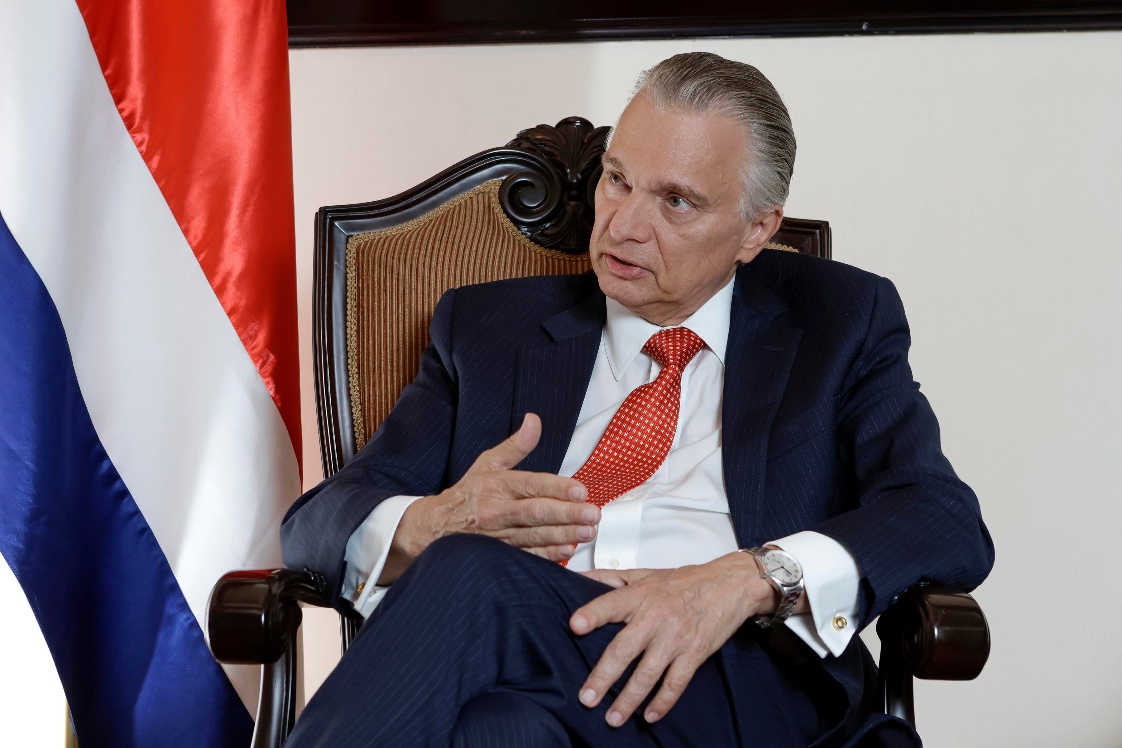 La imagen muestra a Arnoldo André Tinoco, canciller de Costa Rica, realizada en el Ministerio de Relaciones Exteriores en San José el 31 de junio del 2024.