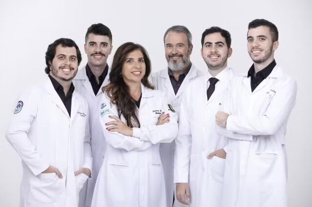 El esposo y los cuatro hijos de Juliana también son médicos.