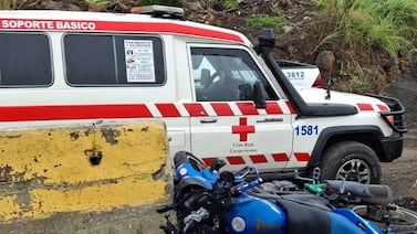 Dos sujetos en motocicleta ejecutan a balazos a hombre frente a pulpería