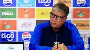 ‘Bolillo’ Gómez menciona a Costa Rica tras sufrir goleada al mando de El Salvador en la Nations League (video)