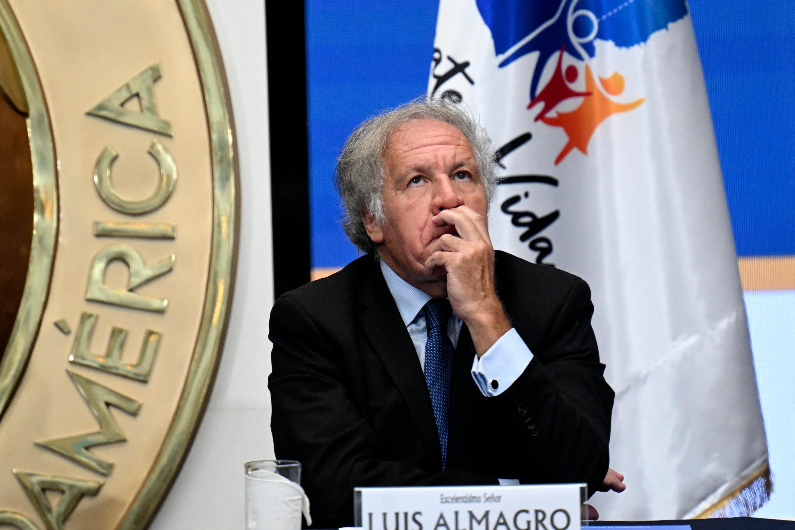 Luis Almagro, secretario general de la OEA, condena la reforma constitucional de Ortega y Murillo en Nicaragua, calificándola de dictadura matrimonial.