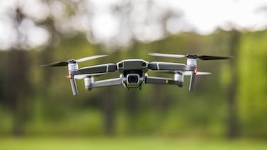 Drones e intimidad de casas: sentencia obligó a municipalidad a dar cuentas por sobrevuelo a pocos metros de la cocina de una vivienda en Acosta