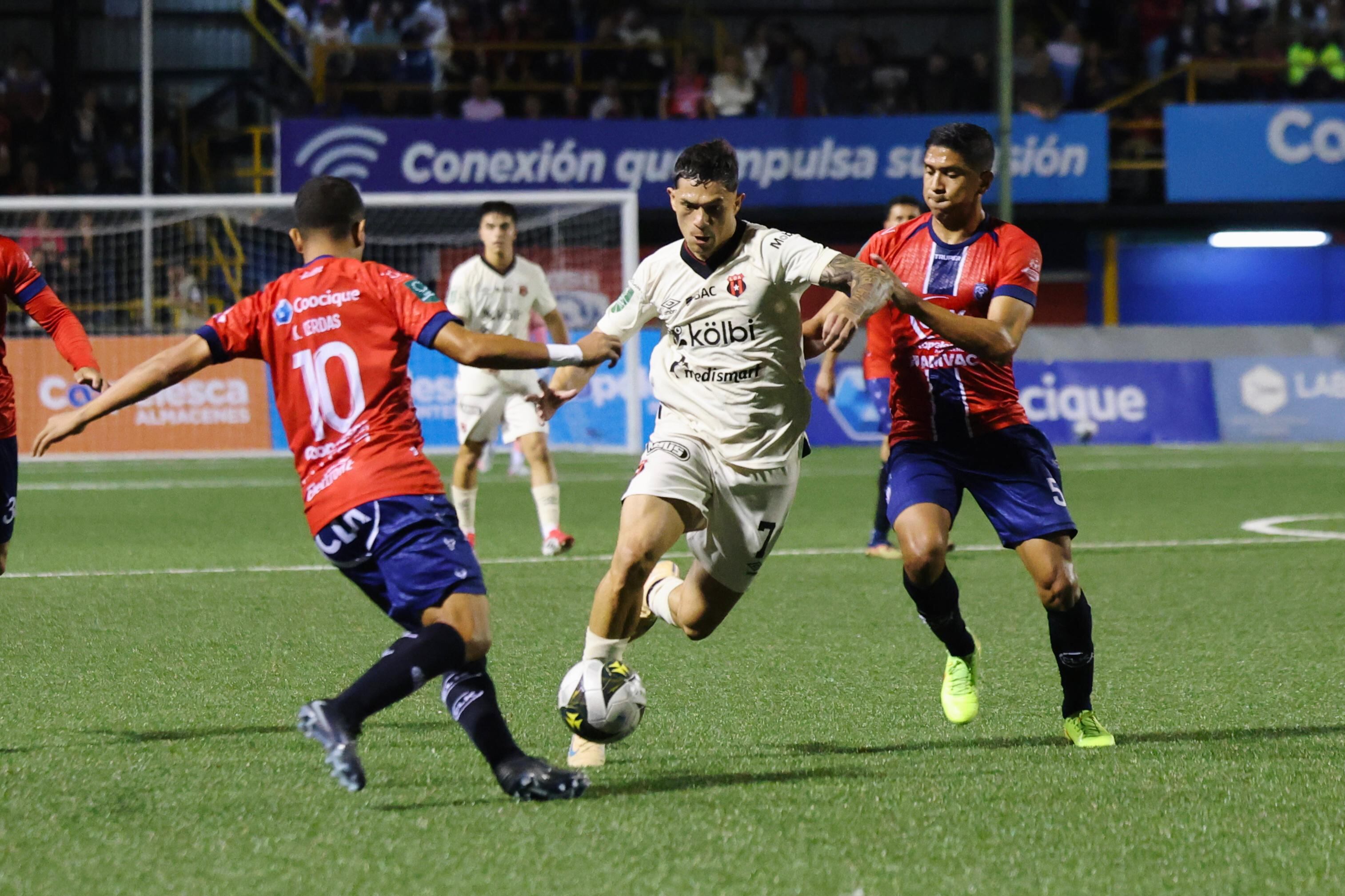 Anthony Hernández fue titular en el partido entre San Carlos y Liga Deportiva Alajuelense.