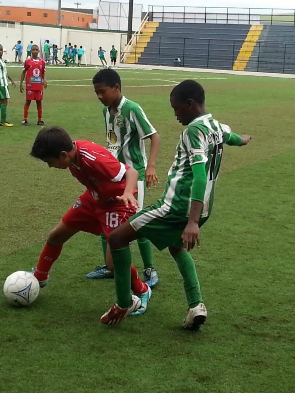 Rashir Parkins se formó en las divisiones menores de Limón FC.