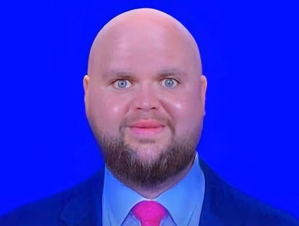 Turista denunció que fue deportado por un meme, pero EE. UU. afirma que admitió consumo de drogas.