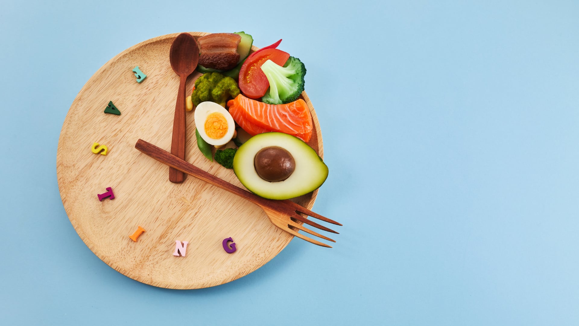 El ayuno intermitente cambió bacterias intestinales y áreas del cerebro en personas con obesidad, según un estudio científico en China.