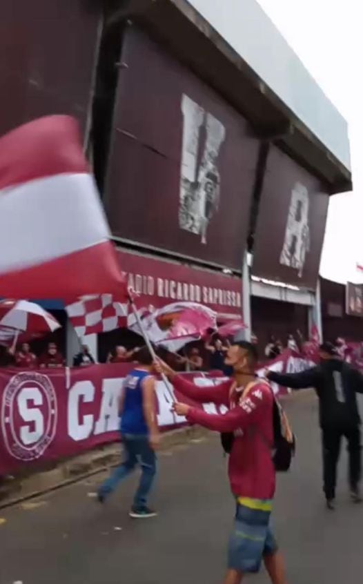 La Ultra Morada estuvo ayer en las afueras del Estadio Ricardo Saprissa. Facebook.