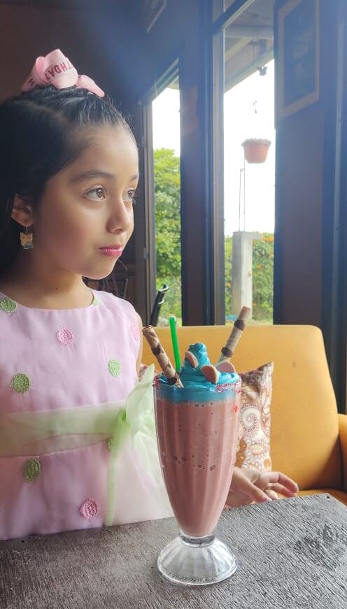 "Barbie Frozen" es un shake inventado por Monserrath Navarro, con motivo de la película Barbie. Cortesía.