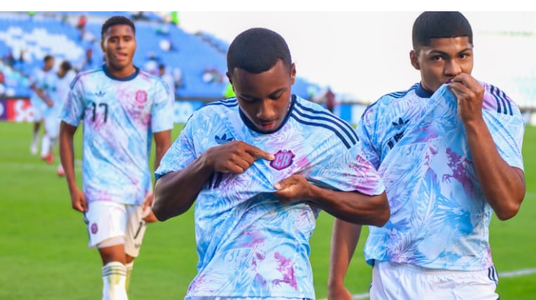Costa Rica vs. Antigua y Barbuda
Preolímpico Sub 20
Puebla, México
Ethan Barley (17), Kionell Estrada (11), Kaden Farrier (16)
31 de julio del 2026
Fotografía: Fedefutbol