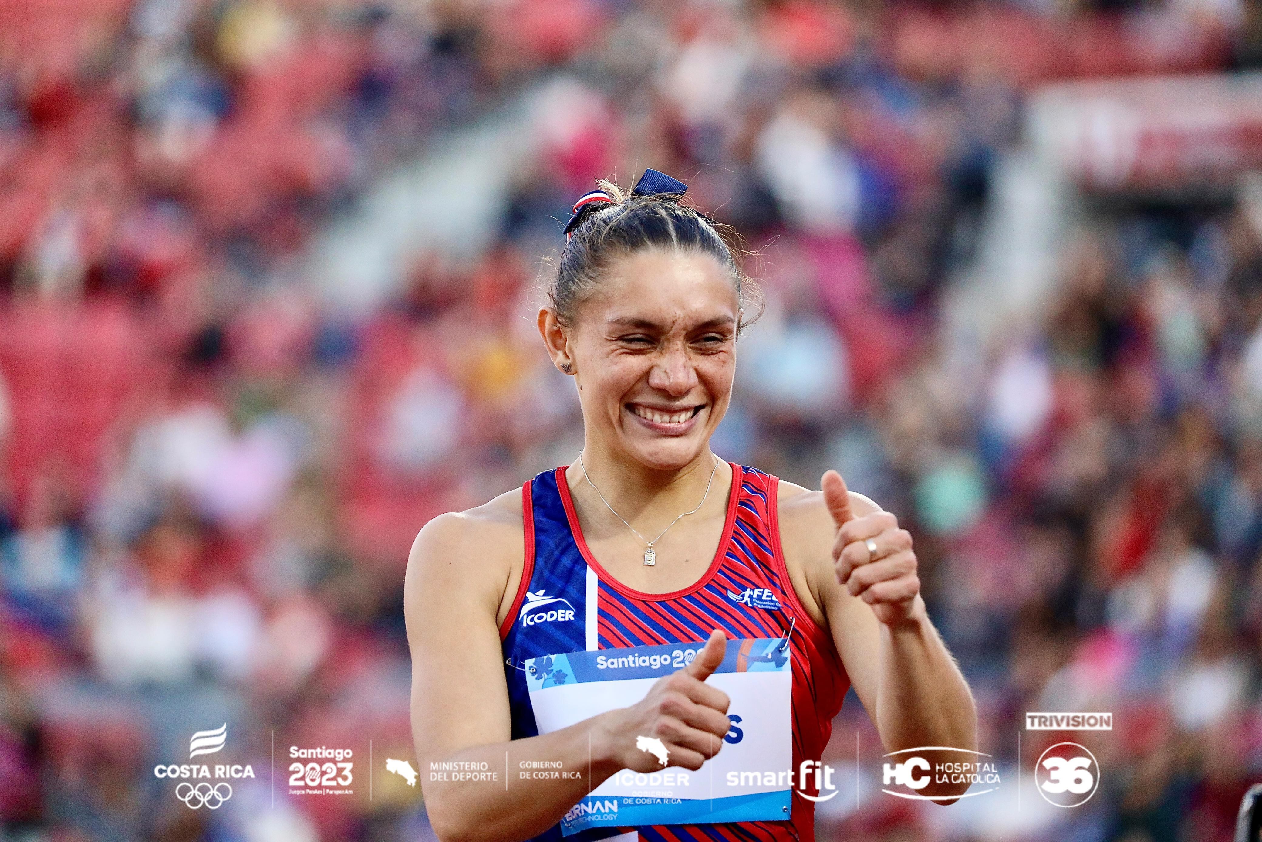 Andrea Vargas se mostró feliz por su rendimiento en las semifinales de los 100 metros con vallas, en los Juegos Panamericanos de Santiago 2023. La nacional dice estar disfrutando mucho.