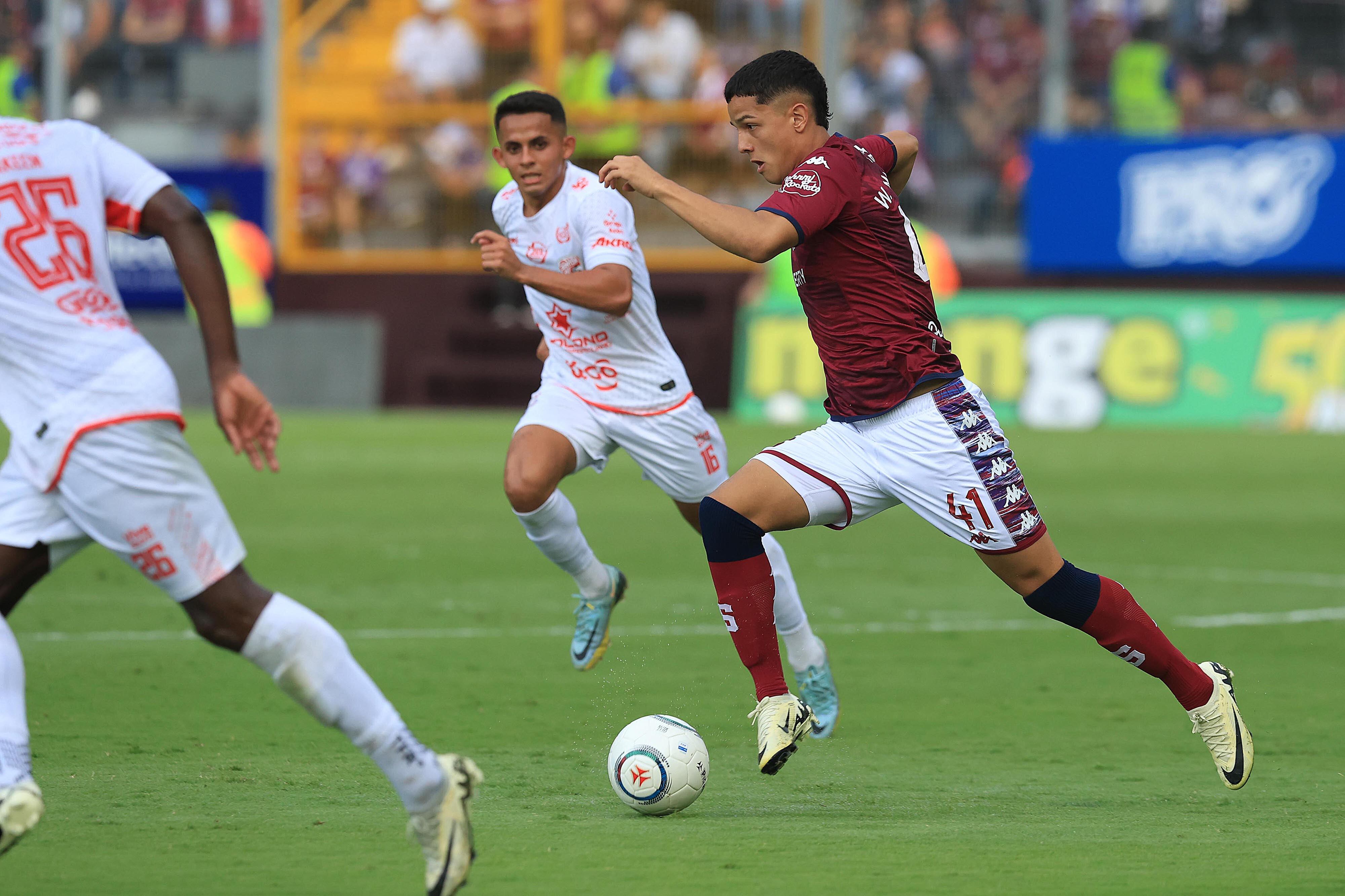 12/05/2024 Estadio Ricardo Saprissa, Tibás. El Deportivo Saprissa recibió a Santos de Guápiles en partido de la Jornada 22 del Torneo de Clausura, Copa Promérica 2024. Foto: Rafael Pacheco Granados