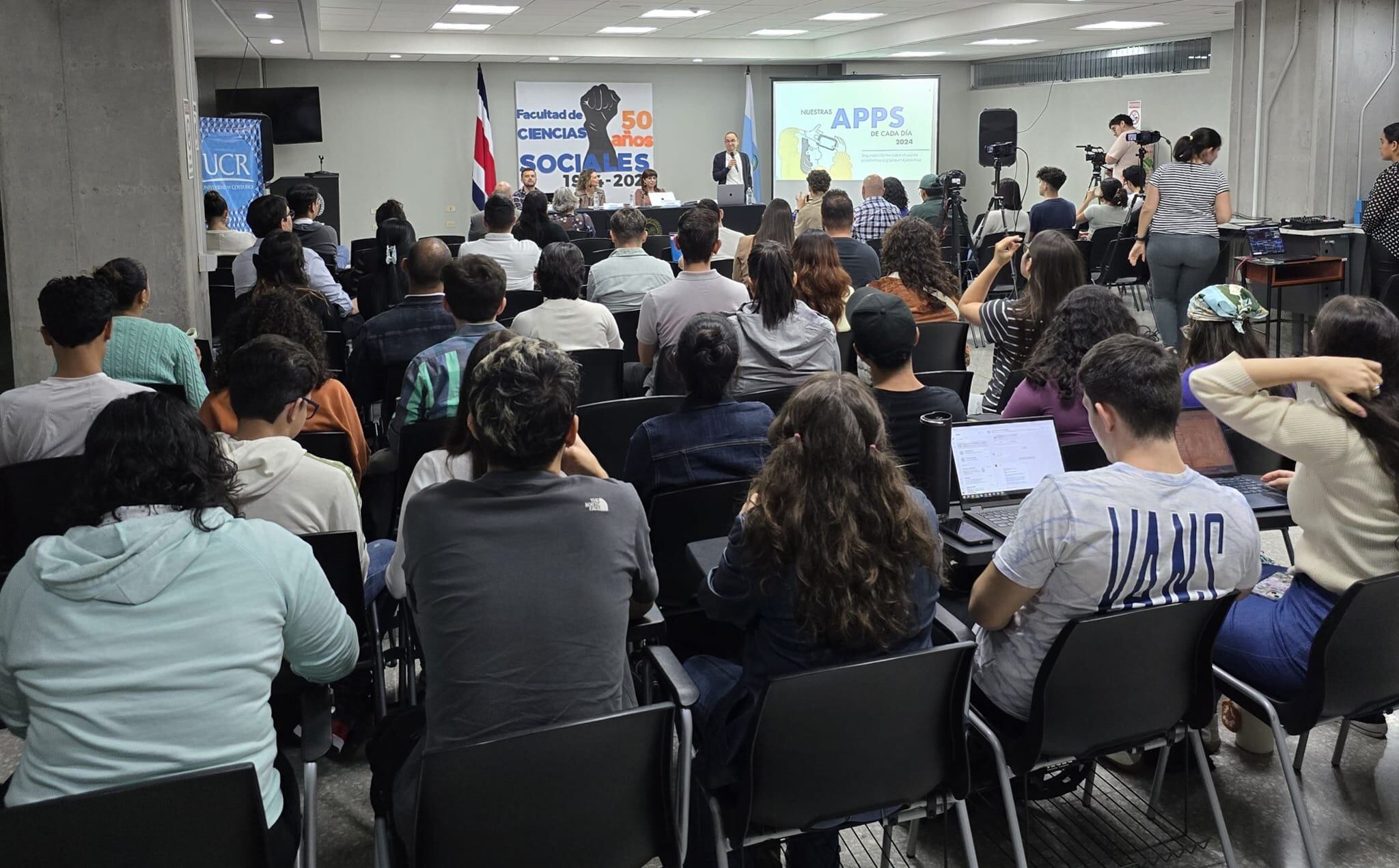 Centro de Investigación en Comunicación (Cicom), de la Universidad de Costa Rica (UCR). Estudio sobre redes sociales Facebook Instagram TikTok