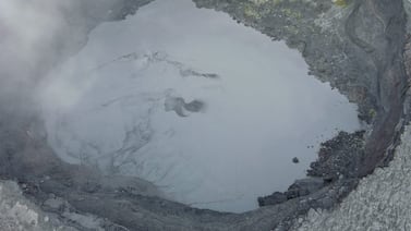Merma en erupciones del volcán Rincón de la Vieja permite inspeccionar el fondo del cráter activo