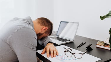 Descubra la vitamina clave que combate el cansancio y mejora la calidad del sueño