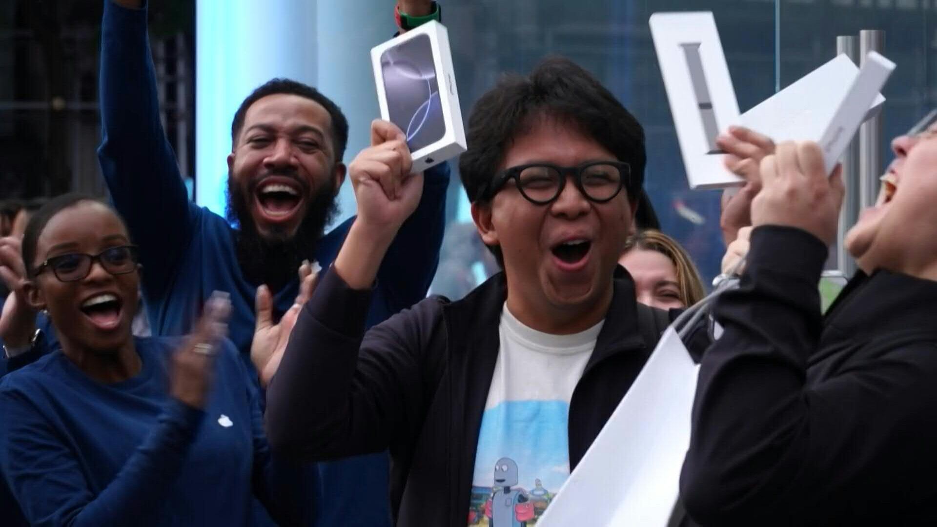 Apple lanza su iPhone 16 con "Apple Intelligence" y herramientas innovadoras, destacando su alianza con OpenAI y ChatGPT.