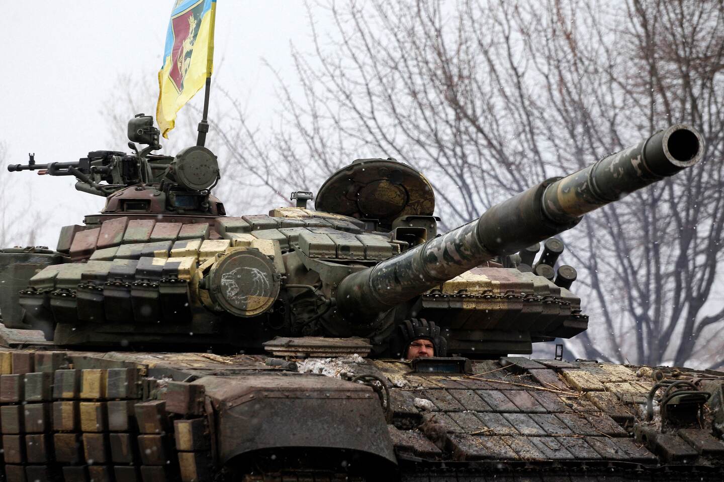 A serviceman of Ukrainian Military Forces looks out from his tank prior to the battle with Russian troops and Russia-backed separatists in Lugansk region on March 8, 2022. - The number of refugees flooding across Ukraine's borders to escape towns devastated by shelling and air strikes passed two million, in Europe's fastest-growing refugee crisis since World War II, according to the United Nations. (Photo by Anatolii Stepanov / AFP)