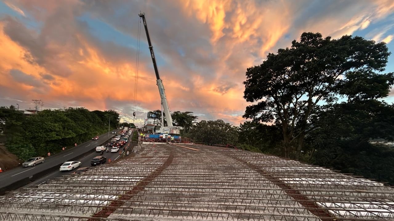 Las obras en Hatillos 7 y 8 avanzan con pasos regulados y cierres nocturnos entre el 21 y 23 de diciembre para colocar estructuras clave.