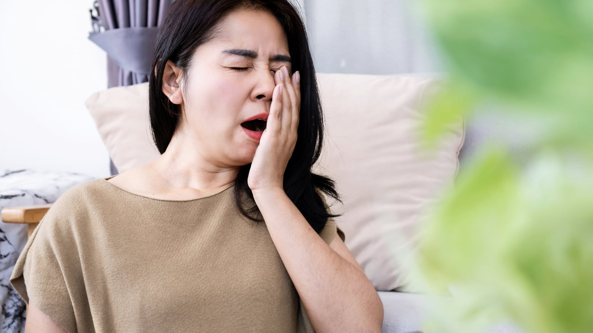 Dormir menos de lo necesario altera funciones clave del cuerpo y se relaciona con enfermedades crónicas y trastornos mentales, según evidencia científica.