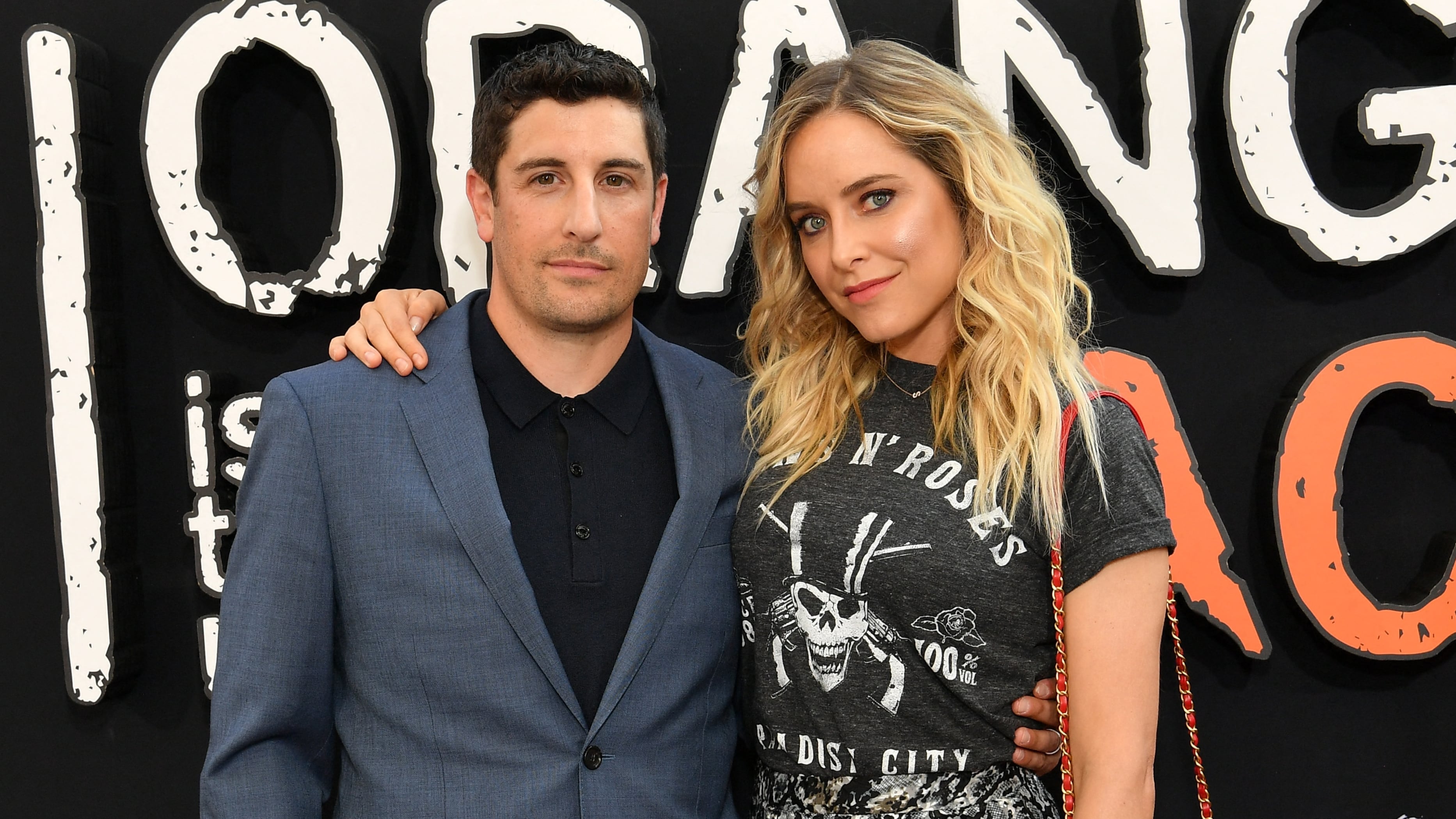 NUEVA YORK, NUEVA YORK - 25 DE JULIO: Jason Biggs y Jenny Mollen asisten al estreno de la séptima temporada de Orange Is the New Black de Netflix el 25 de julio de 2019 en Nueva York. Dia Dipasupil/Getty Images para Netflix/AFP (Foto de Dia Dipasupil / GETTY IMAGES NORTH AMERICA / Getty Images vía AFP).