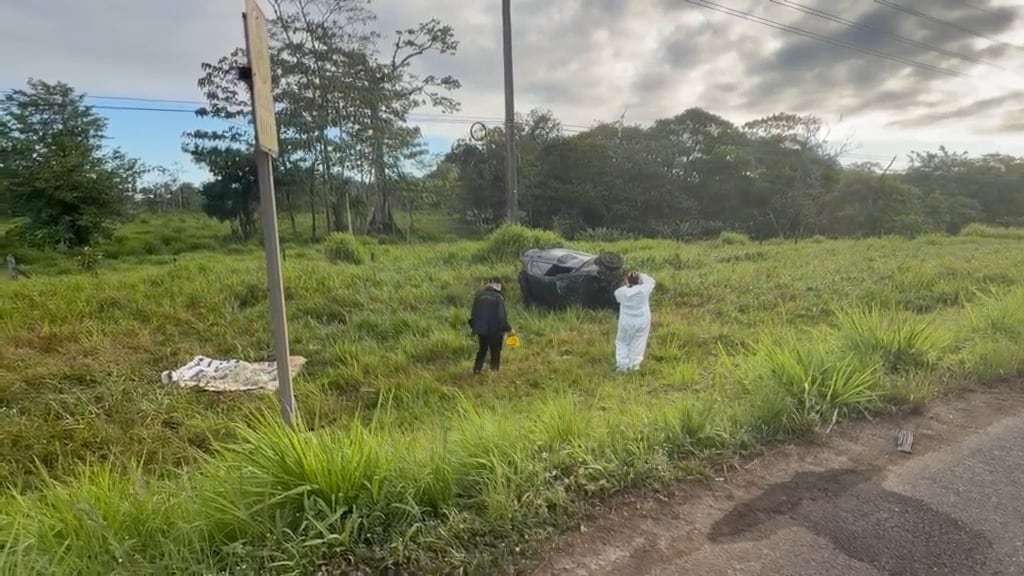 Producto del impacto, los hermanos Luis José y Rolando Gerardo Mora Martínez salieron expulsados del vehículo.