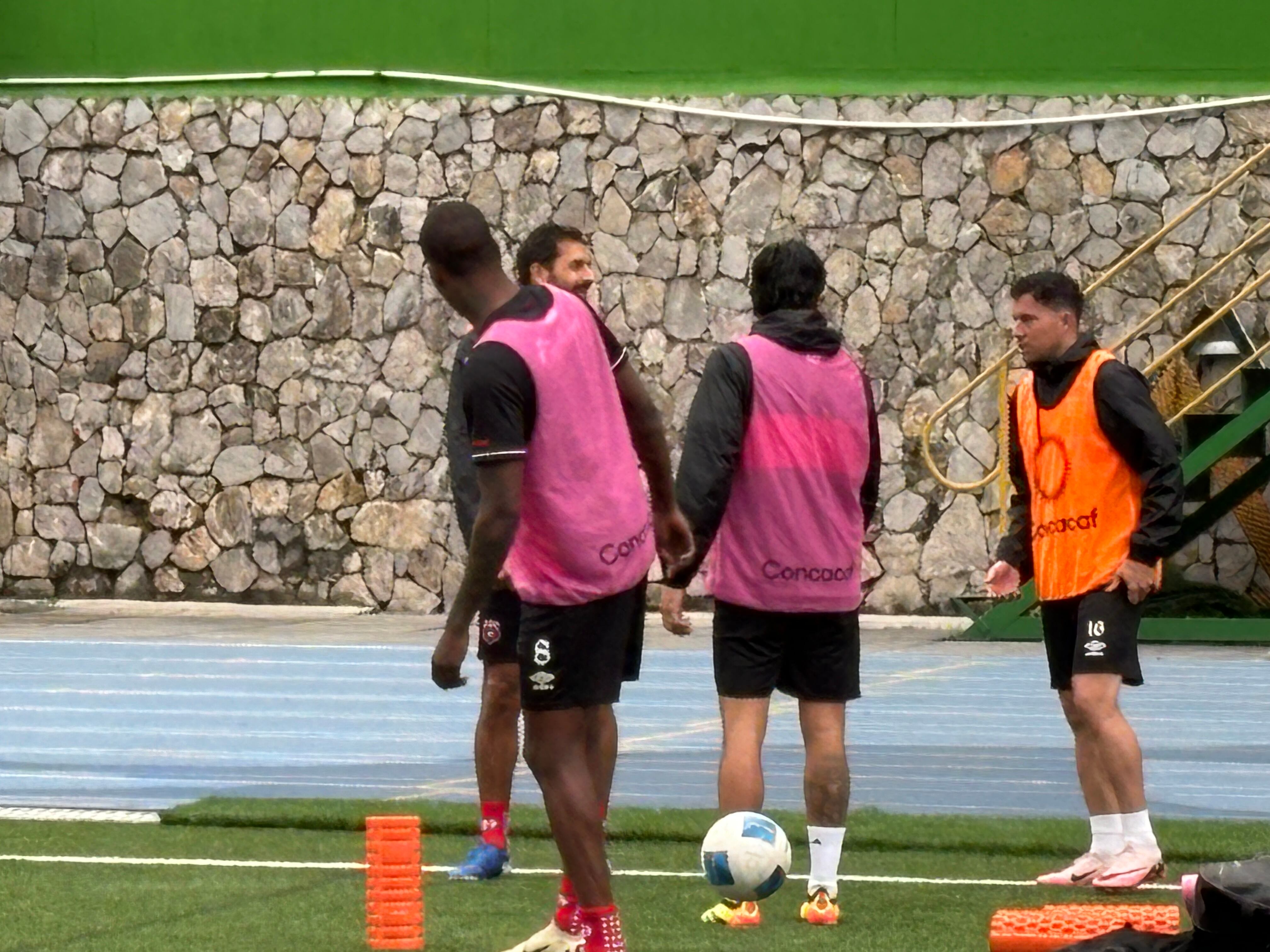 Bryan Oviedo podría debutar este jueves con Liga Deportiva Alajuelense.