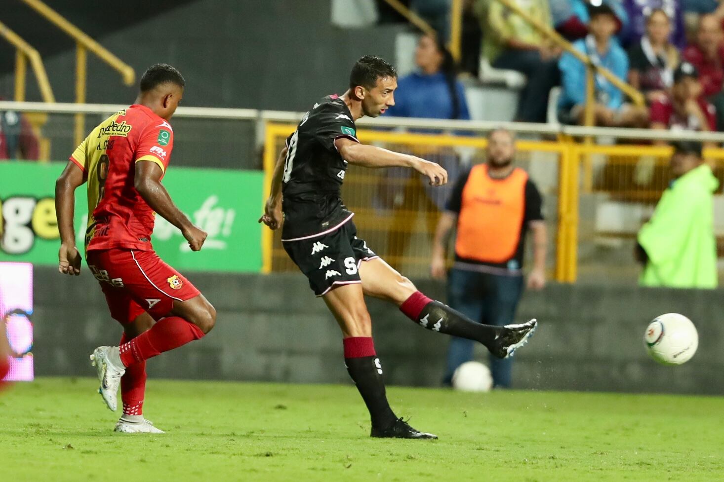 13/10/2023, San José, Estadio Ricardo Saprissa, semifinal del torneo de copa 2023 entre el Deportivo Saprissa y el Club Sport Herediano.