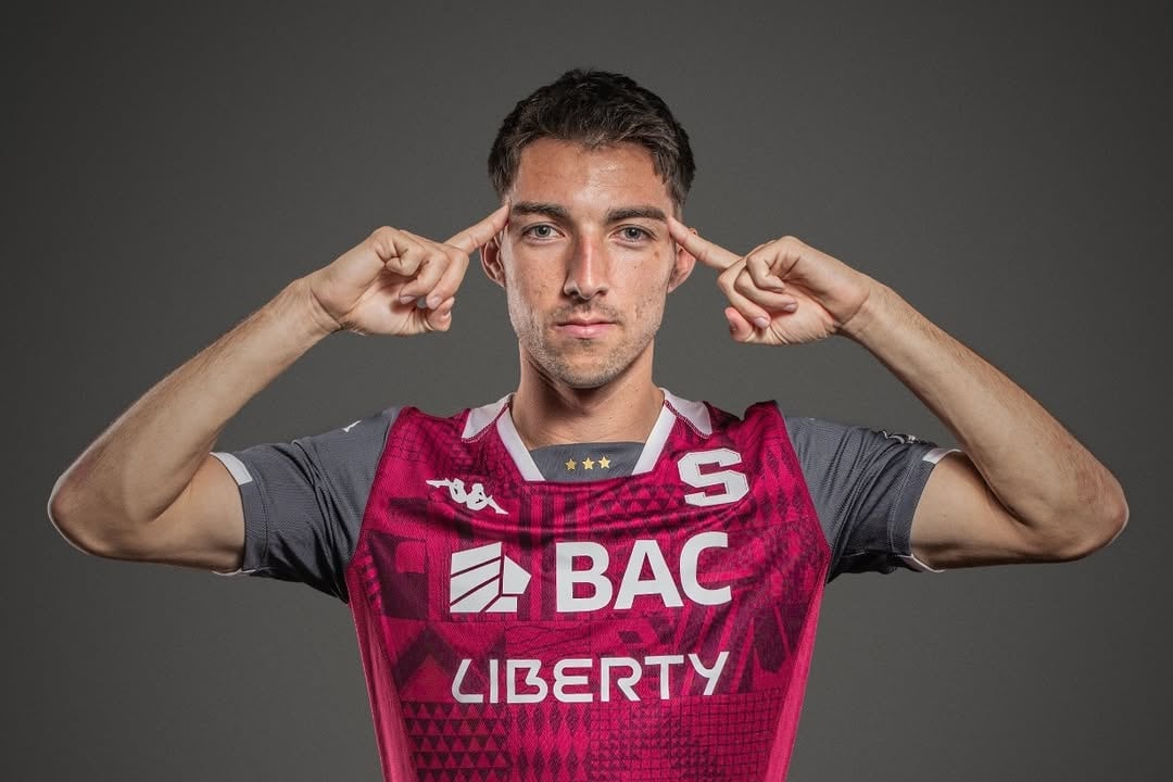 La afición de Saprissa le pide algo al club tras la llegada de Mauricio Villalobos.