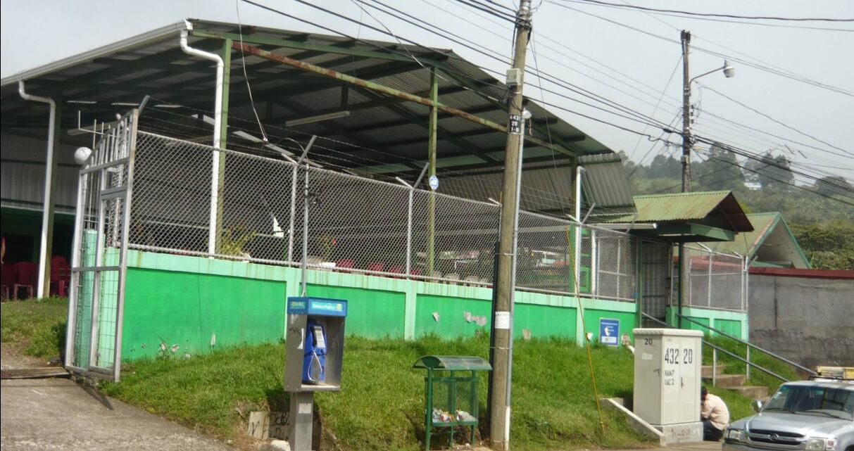 La Escuela Santa Cecilia se ubica a 2.6 kilómetros del centro de San Isidro de Heredia.