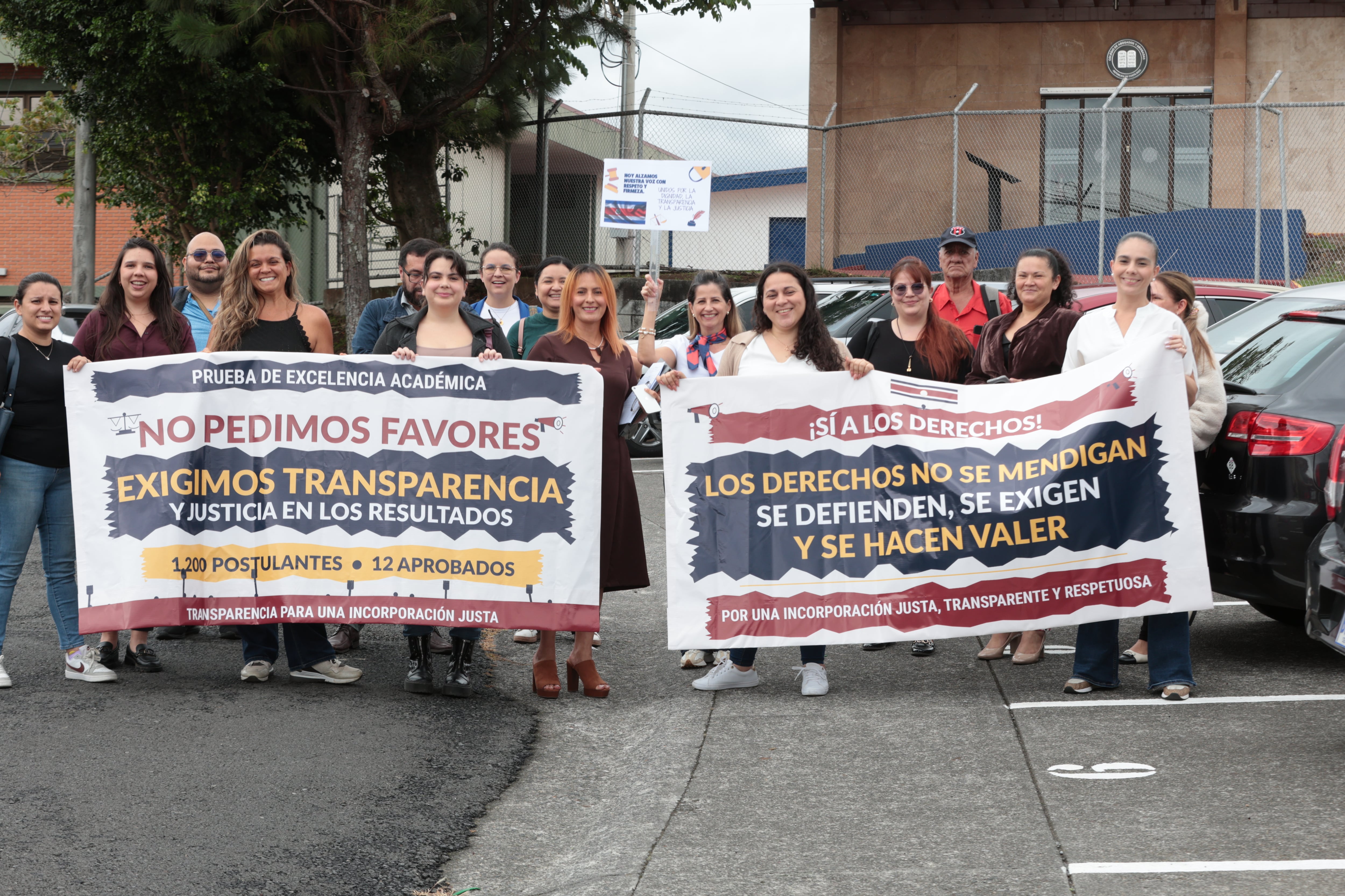 protesta organizada por estudiantes por las notas del examen de admisión