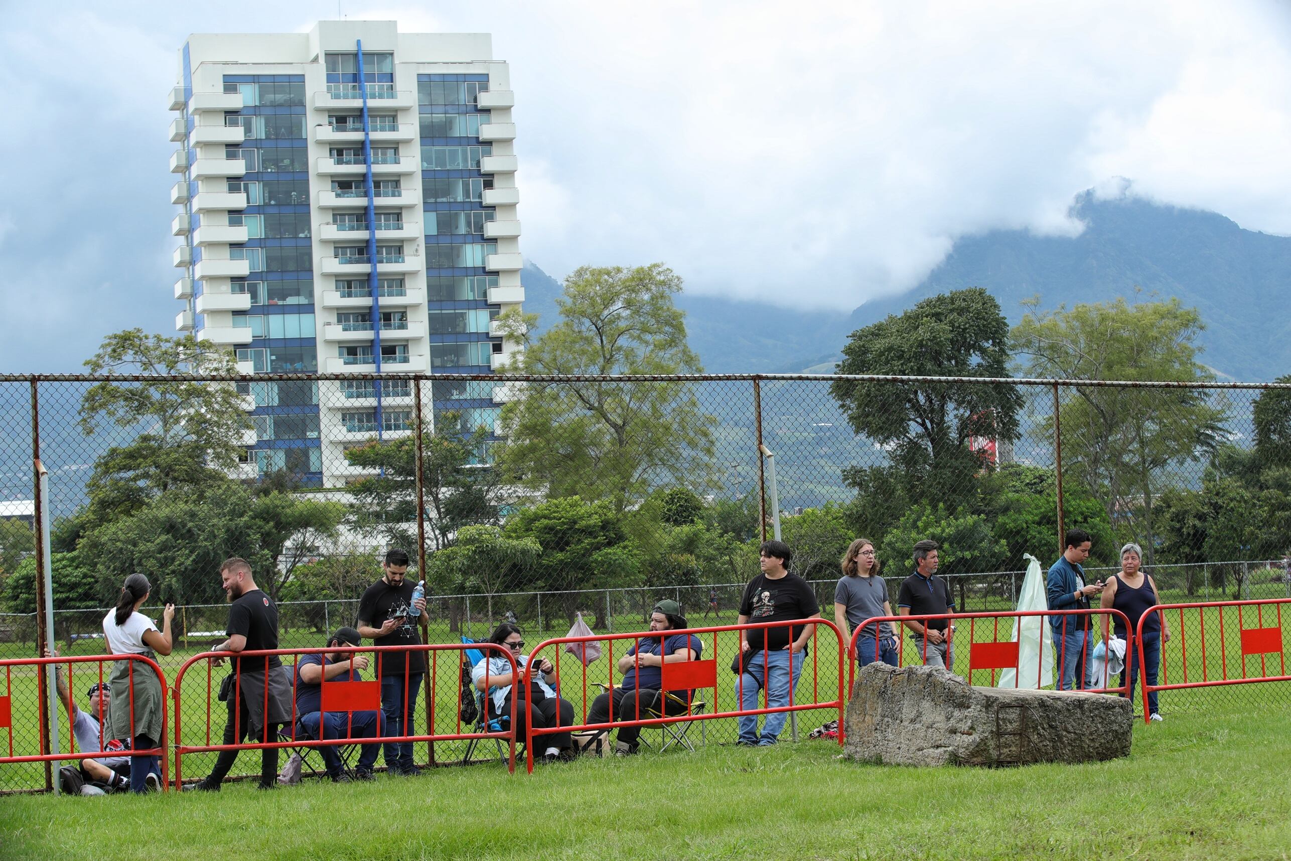 31/10/2023/ Recorrido mañanero previo al concierto de Red Hot Chili Peppers en el estadio Nacional / foto John Durán