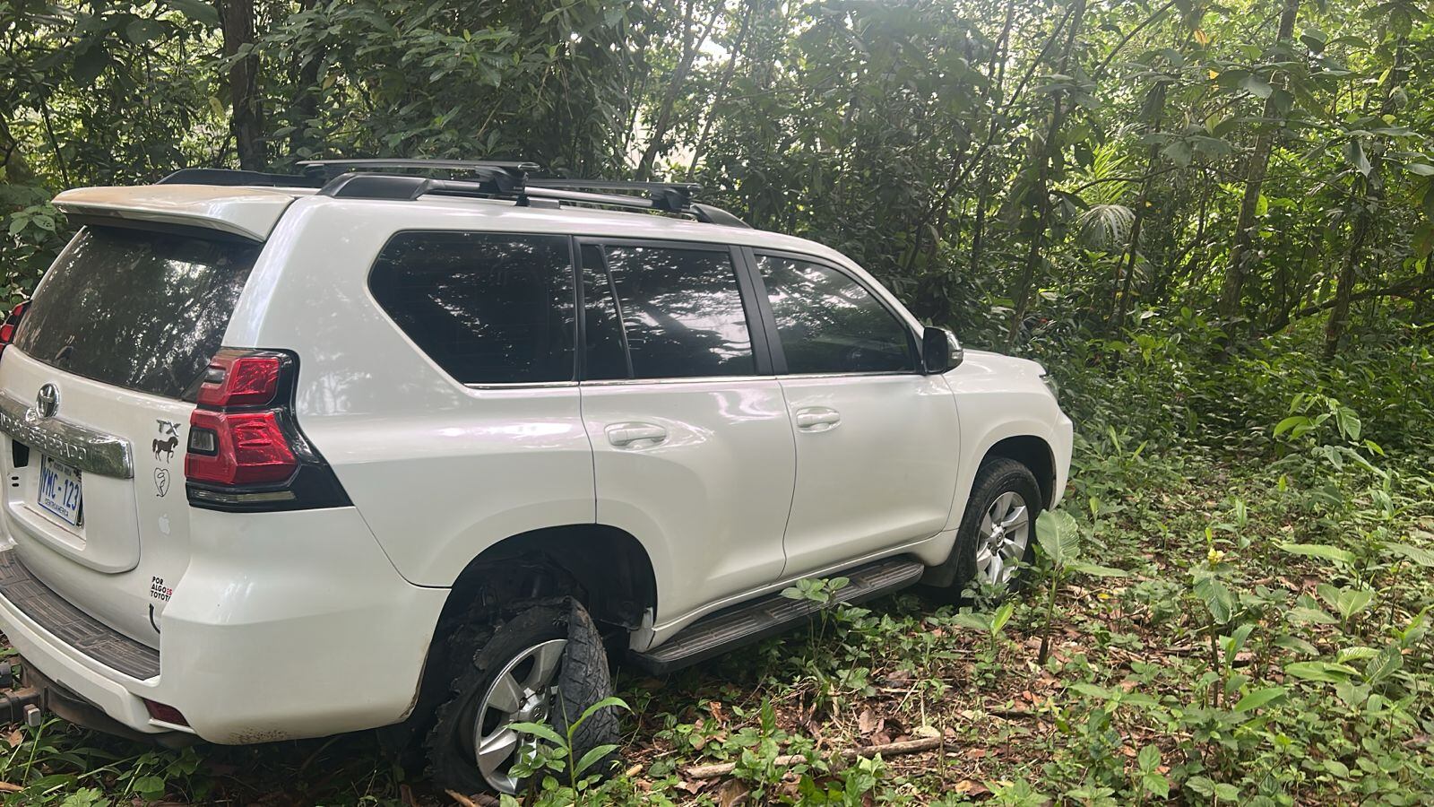 El Toyota Prado fue hallado en estado de abandono en la comunidad de Linda Vista. Fotografía: