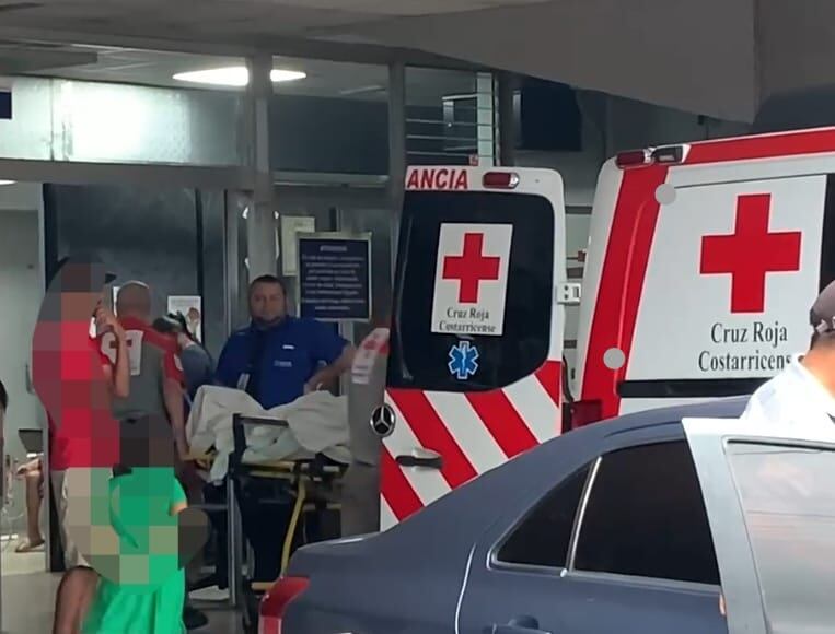 Balean a hombre mientras iba en su motocicleta en Limón.