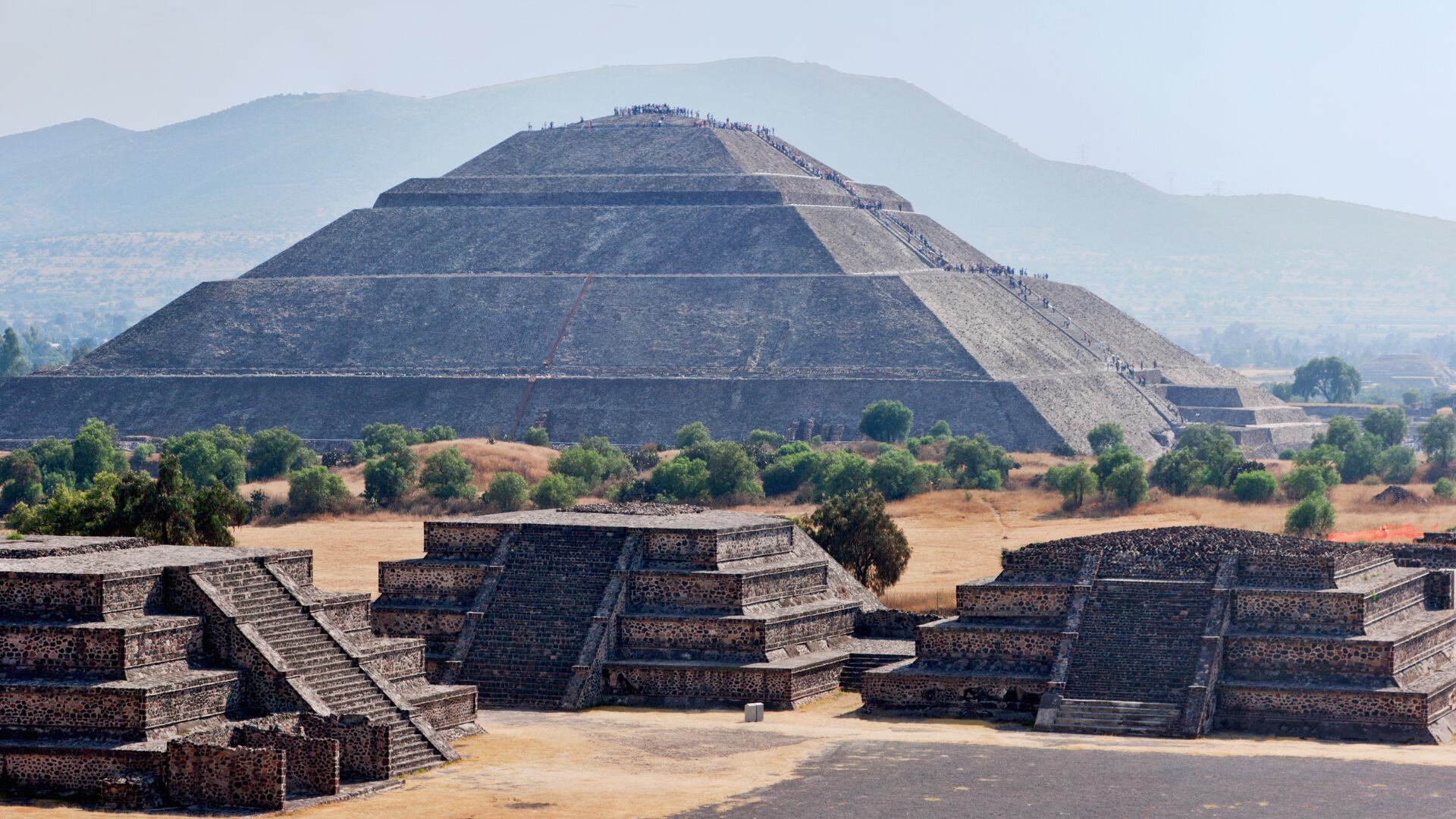 La pirámide del Sol en Teotihuacan: hallazgo, restauración y su legado cultural.