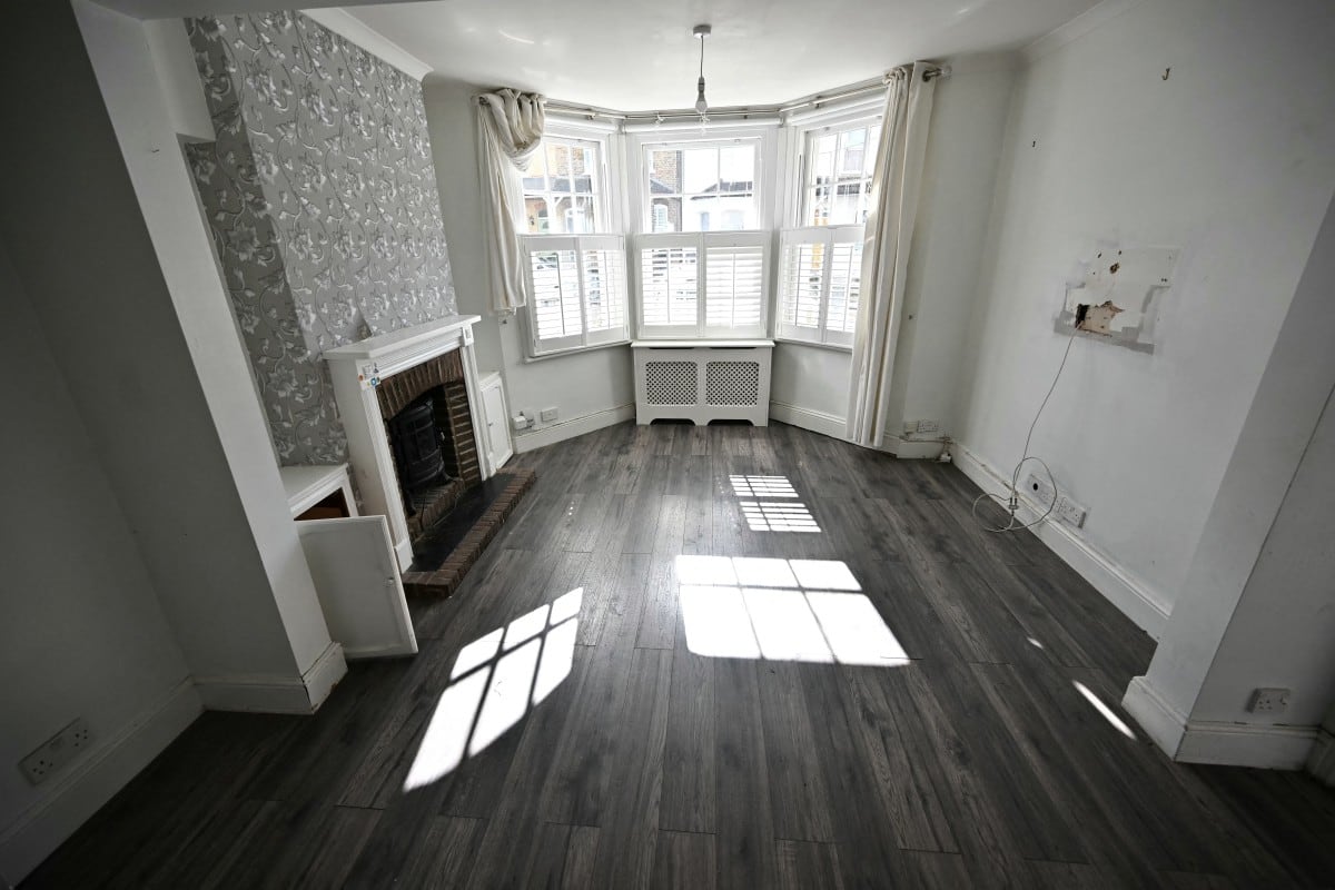 El número 4 de Plaistow Grove, en el anodino suburbio londinense de Bromley, es poco llamativo en todos los aspectos salvo uno. La modesta casa adosada, vivienda para trabajadores del ferrocarril del siglo XIX, es el hogar de infancia de David Bowie.