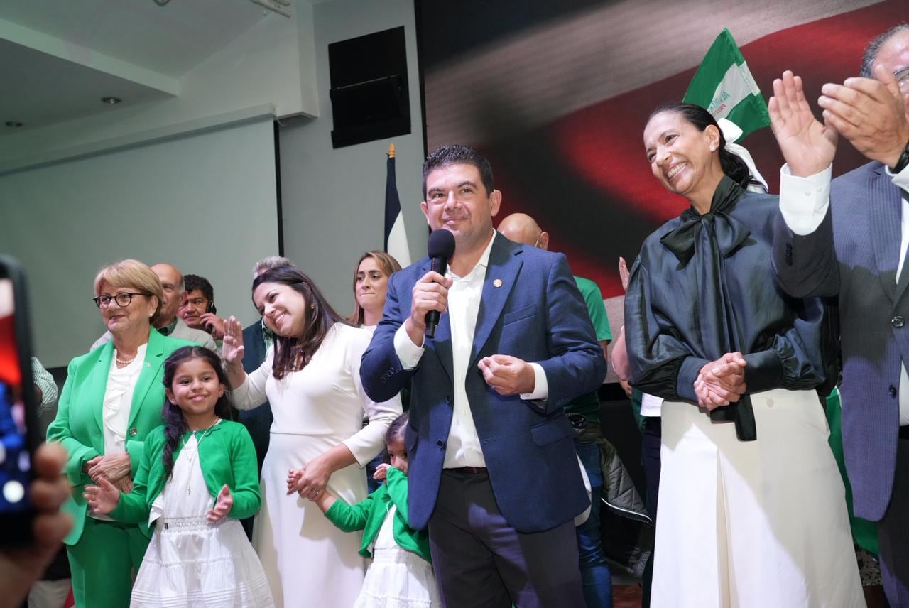 Álvaro Ramos, candidato del Partido Liberación Nacional, donde acepta la derrota.