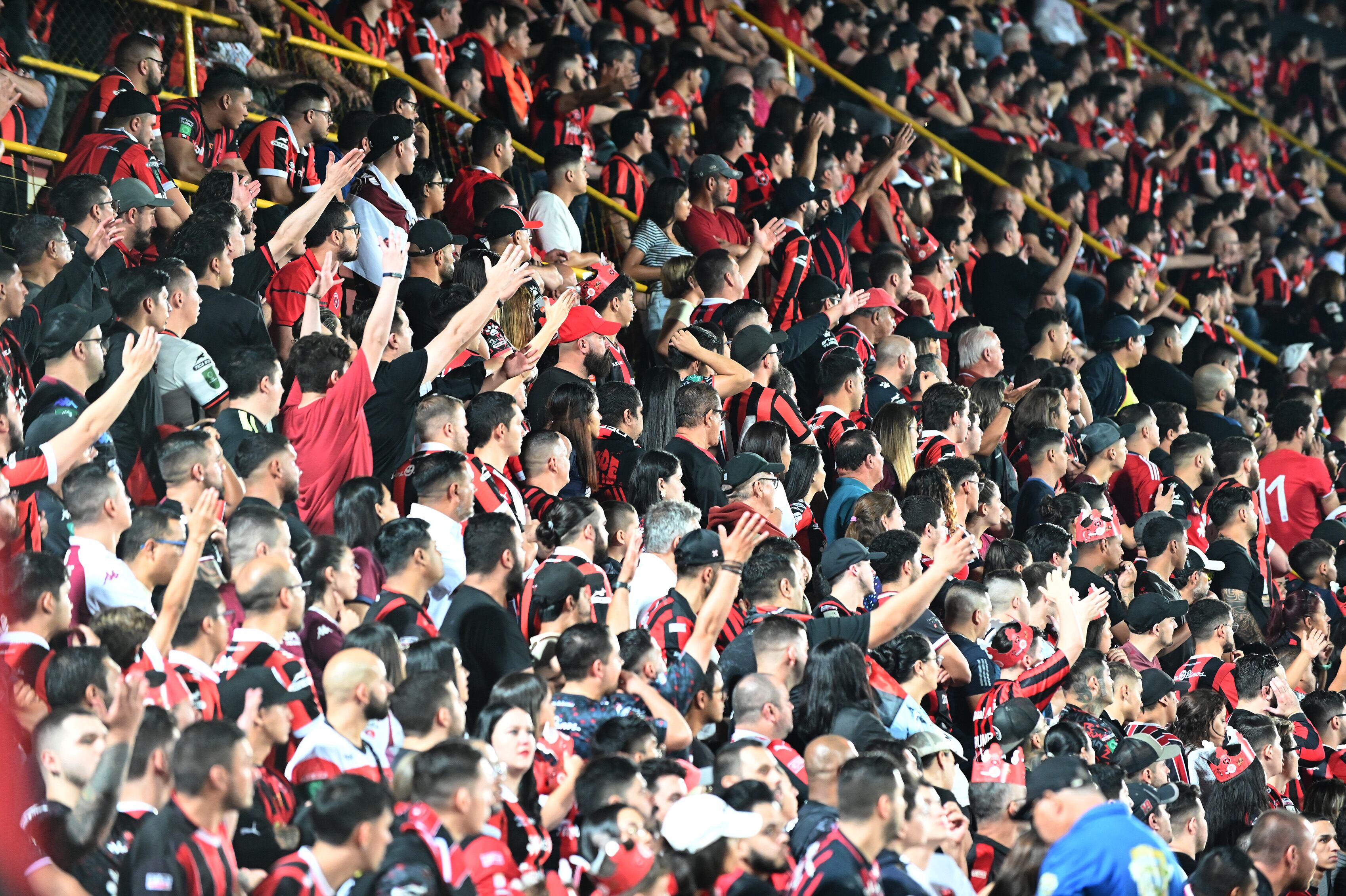 22/05/2024/ Juego entre Liga Deportiva Alajuelense vs Saprissa por el partido de ida por la final de l Liga Promerica en el estadio Alejandro Morera Soto / Foto Albert Marín