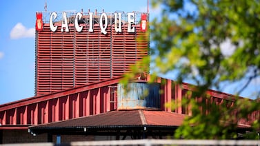 Bomberos atienden explosión en la Fanal