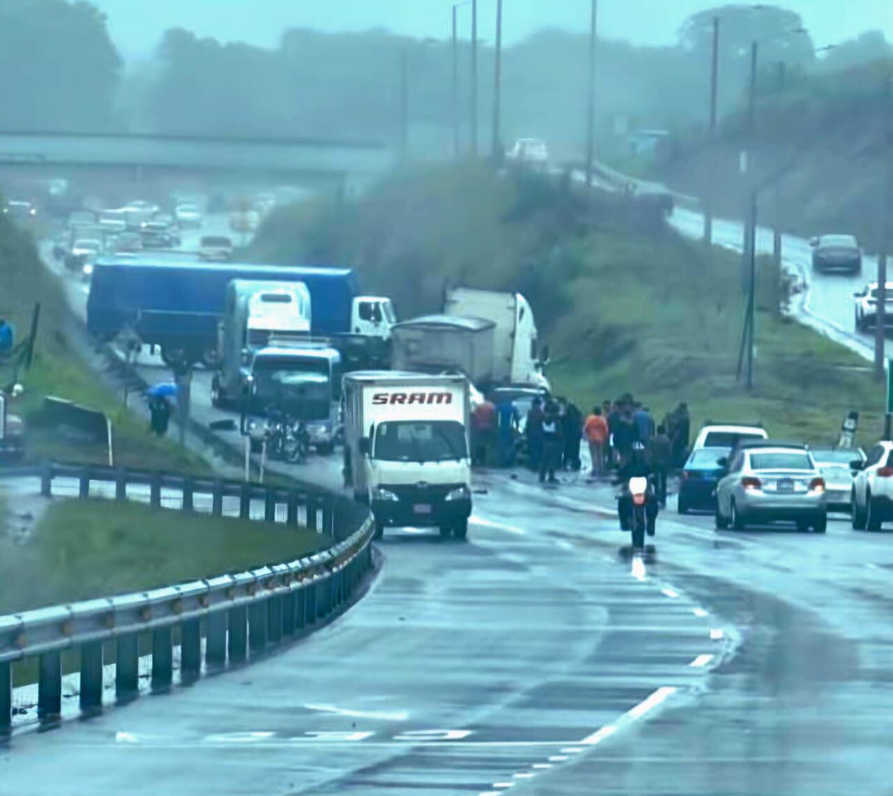 El choque afectó de forma grave el tránsito por la ruta 27.