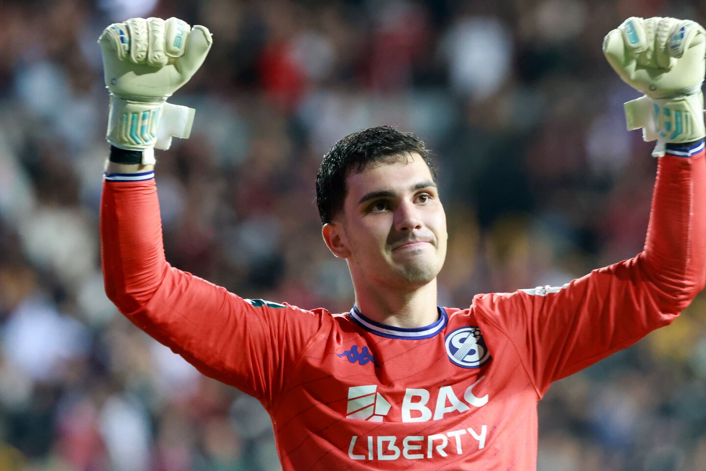 Hernán Medford tiene una receta que Abraham Madriz está obligado a cumplir