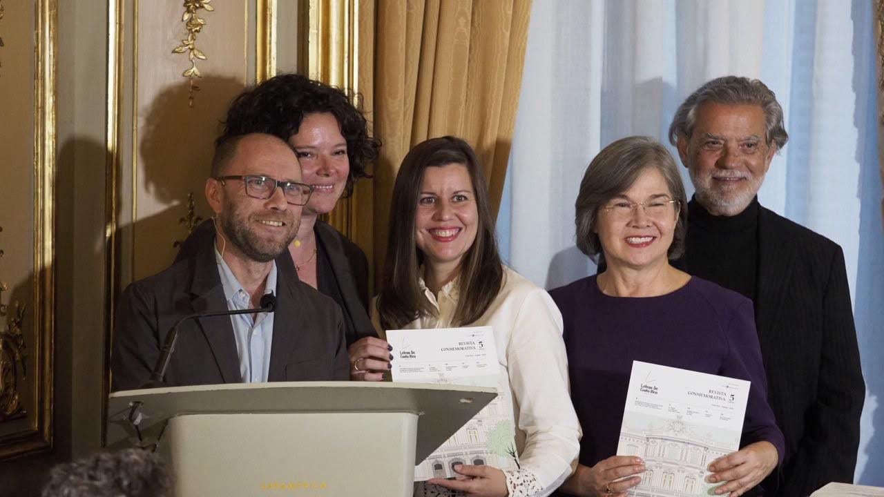 Más de 13 autores de diversas generaciones han llevado sus obras ticas a Madrid.