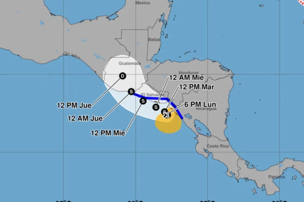 Centroamérica permanece en alerta mientras la tormenta Cristina se acerca, mantiene estados de alerta y ya deja desaparecidos