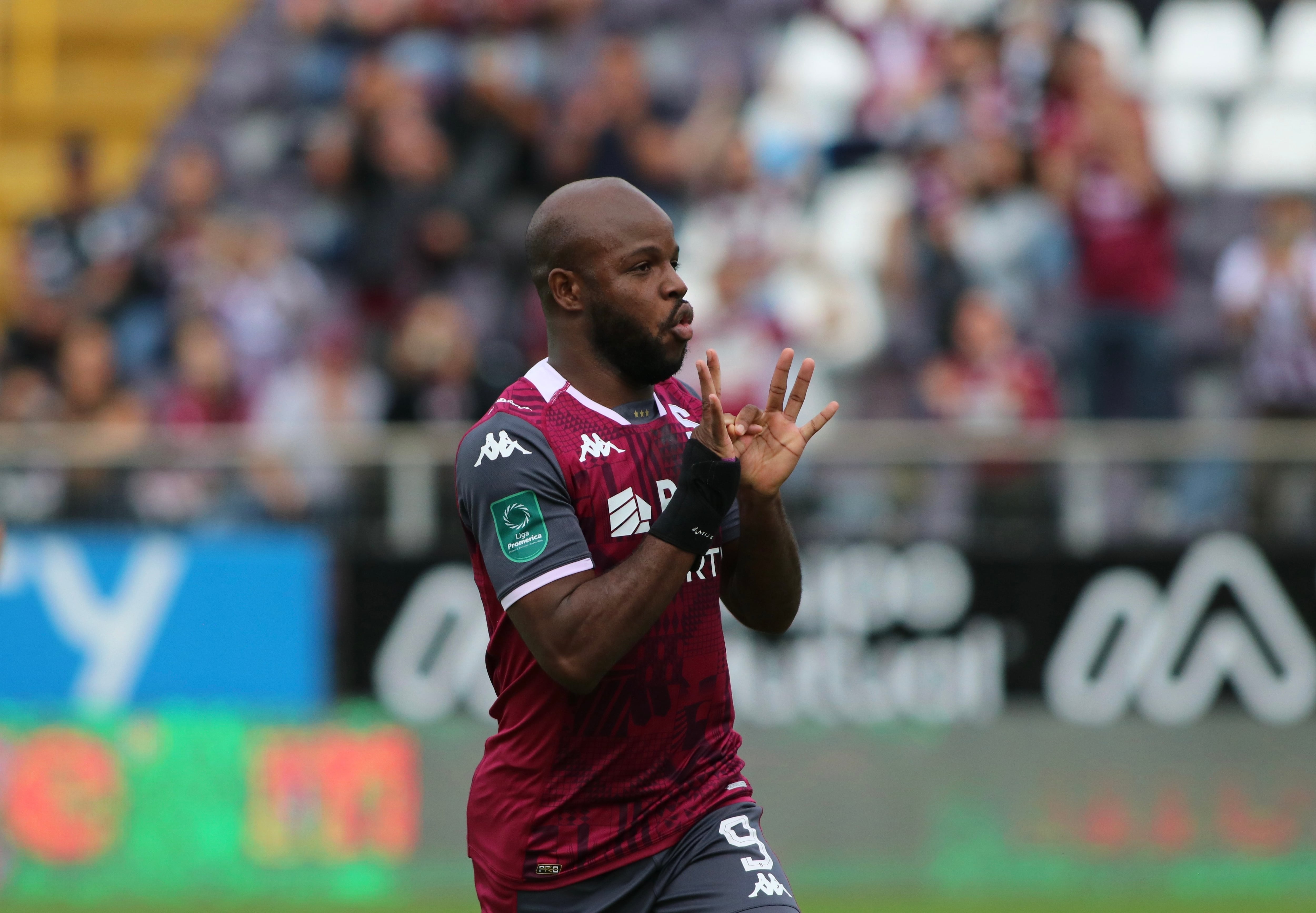 PIE DE FOTO
1-12-24 Estadio Ricardo Saprissa Aymá, Jornada 22 Apertura 2024 Deportivo Saprissa - Santa Ana. En la foto:Johan Condega y Ryan Bolaños Fotografía: Jonathan Jiménez Flores para Grupo Nación