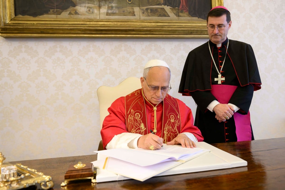 La primera encíclica (carta) al pueblo católico del mundo del papa León XIV coloca a la inteligencia artificial en el centro del debate ético mundial. En “Magnifica Humanitas”, el pontífice plantea que el desafío de la inteligencia artificial no es solamente técnico, sino profundamente moral y político.