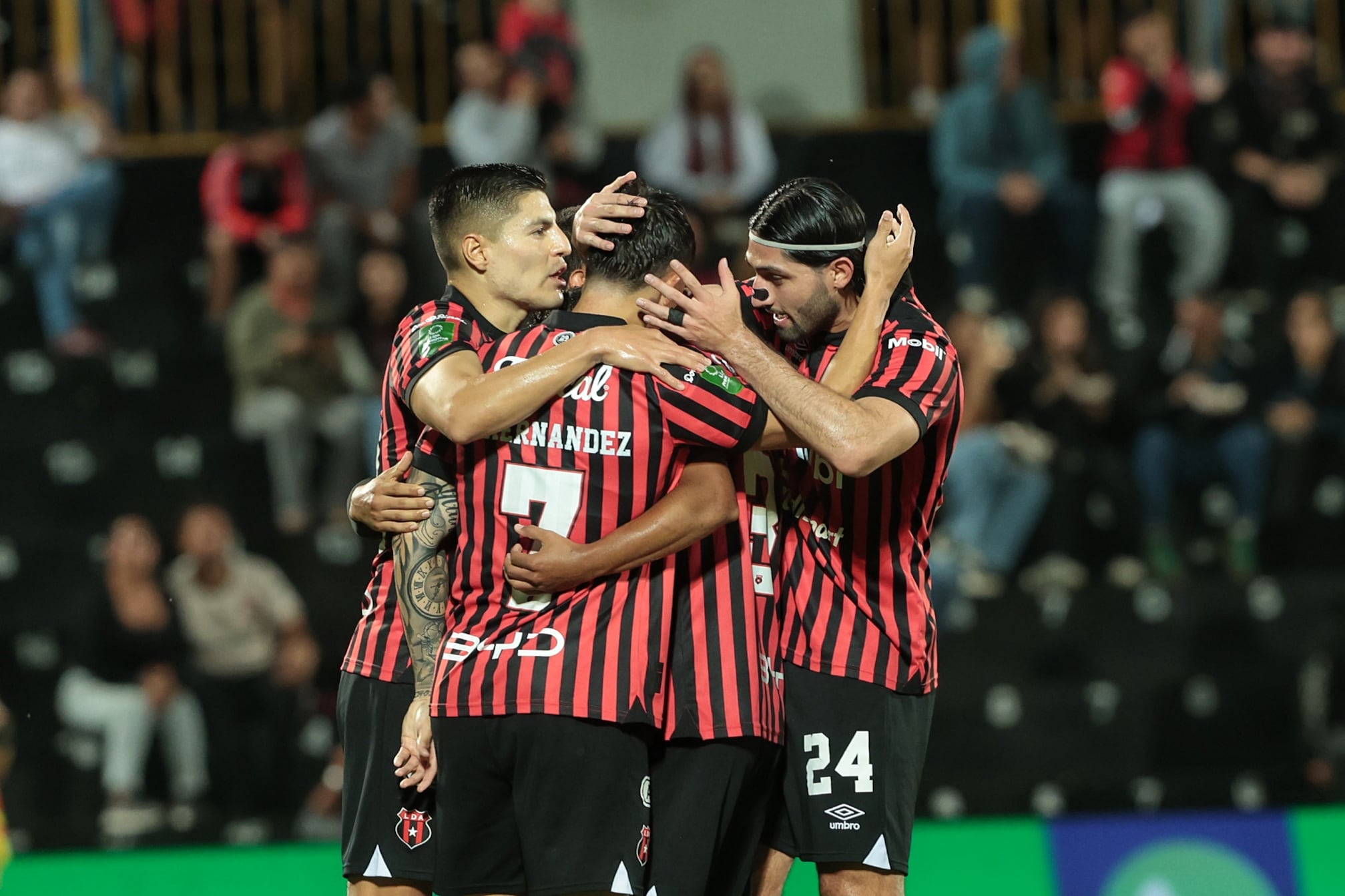 23/04/2026/ juego entre Liga Deportiva Alajuelense vs Puntarenas FC en el estadio Alejandro Morera Soto / foto John Durán