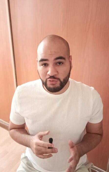 Jaír Oquendo formaba parte del Stand Up Comedy La Guaira en Venezuela.