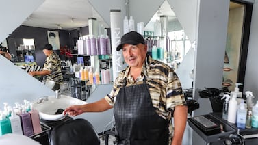 Estilista de Aserrí perdió la mitad de sus clientes por falta de agua: ‘Ahora apenas puedo trabajar con dos o tres’