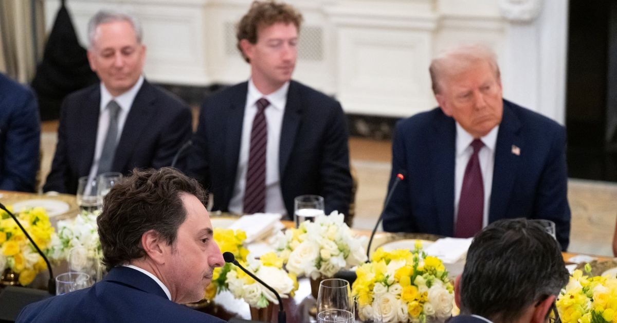 En una cena en la Casa Blanca, Donald Trump se reunió con líderes de la industria tecnológica para abordar el tema de la Inteligencia Artificial.