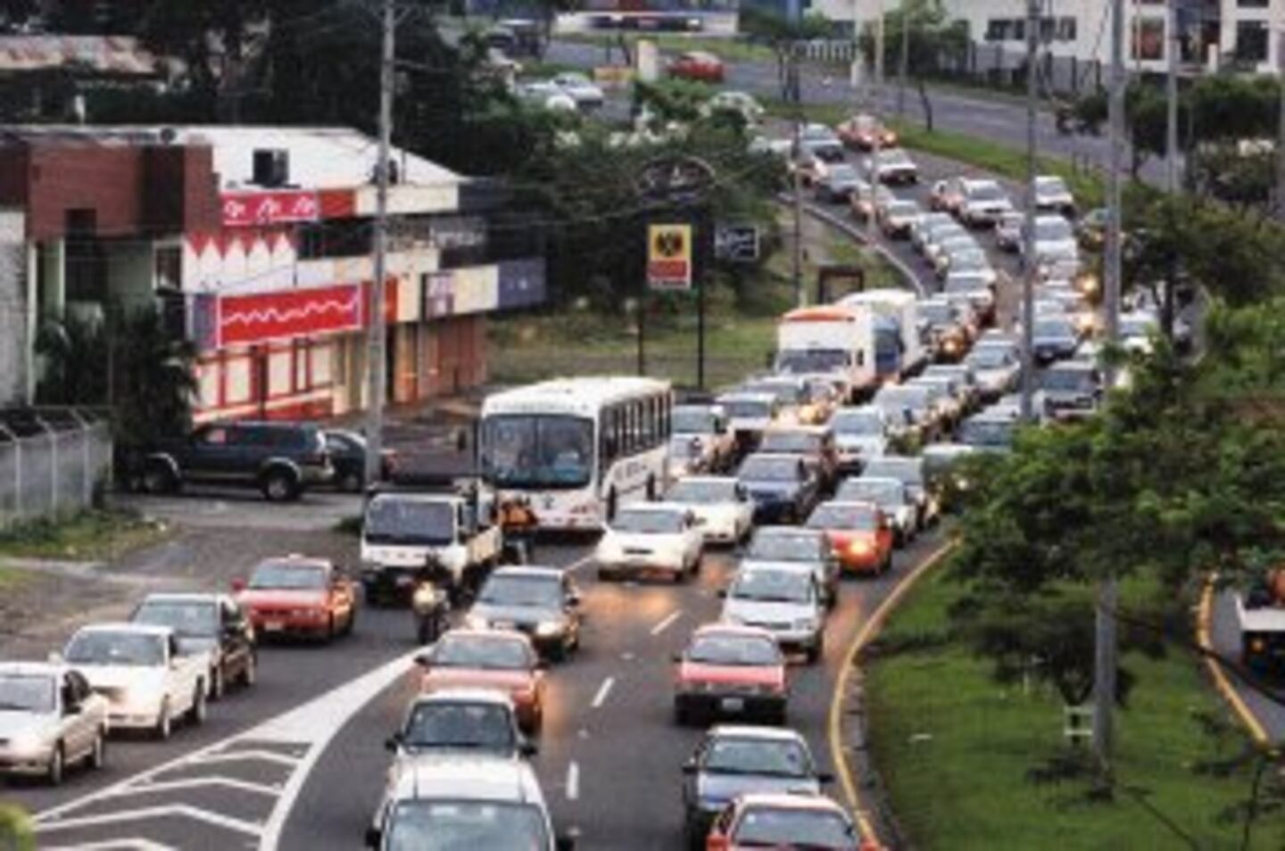 Restricción vehicular volverá a aplicarse desde el martes | La Nación
